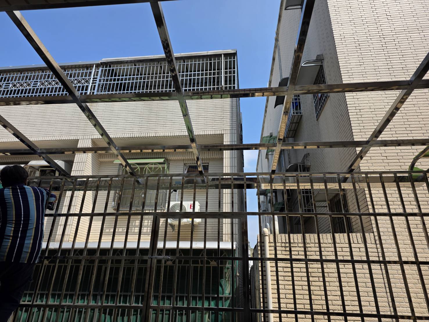 新作採光罩及防盜窗